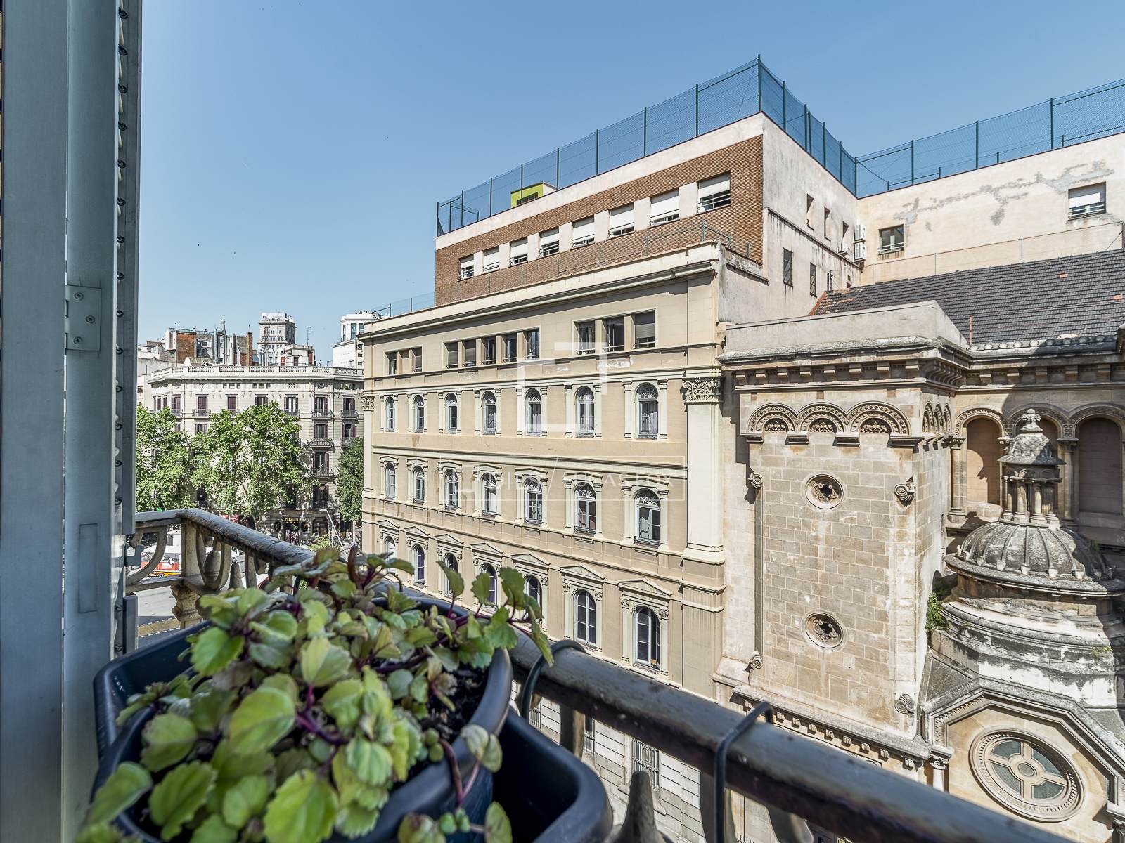 Apartment in Barcelona, Spain 3 bedrooms, 141 sq.m. No. 192574