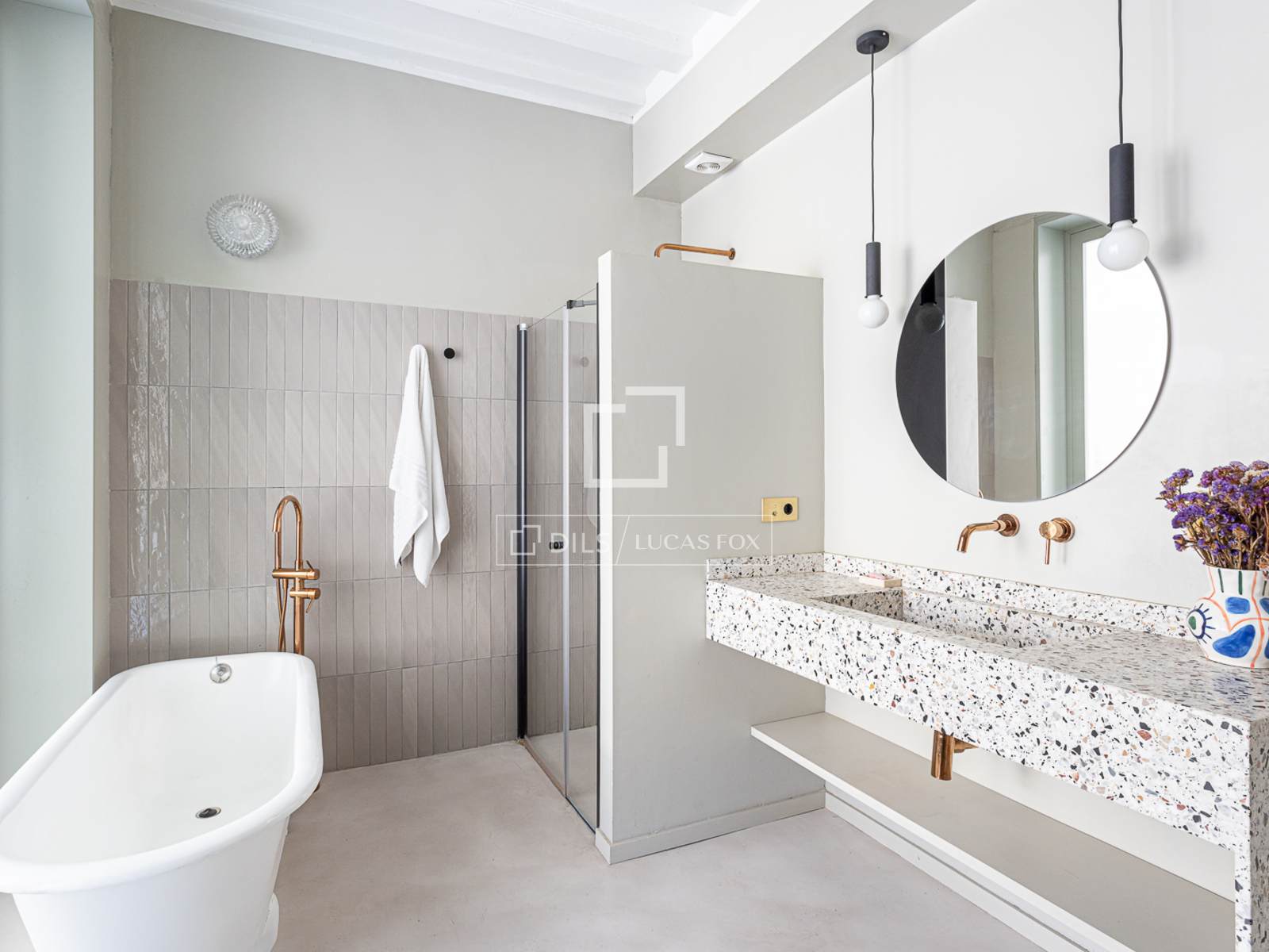 Apartamento en Barcelona, España 3 dormitorios, 178 m2 No. 160811