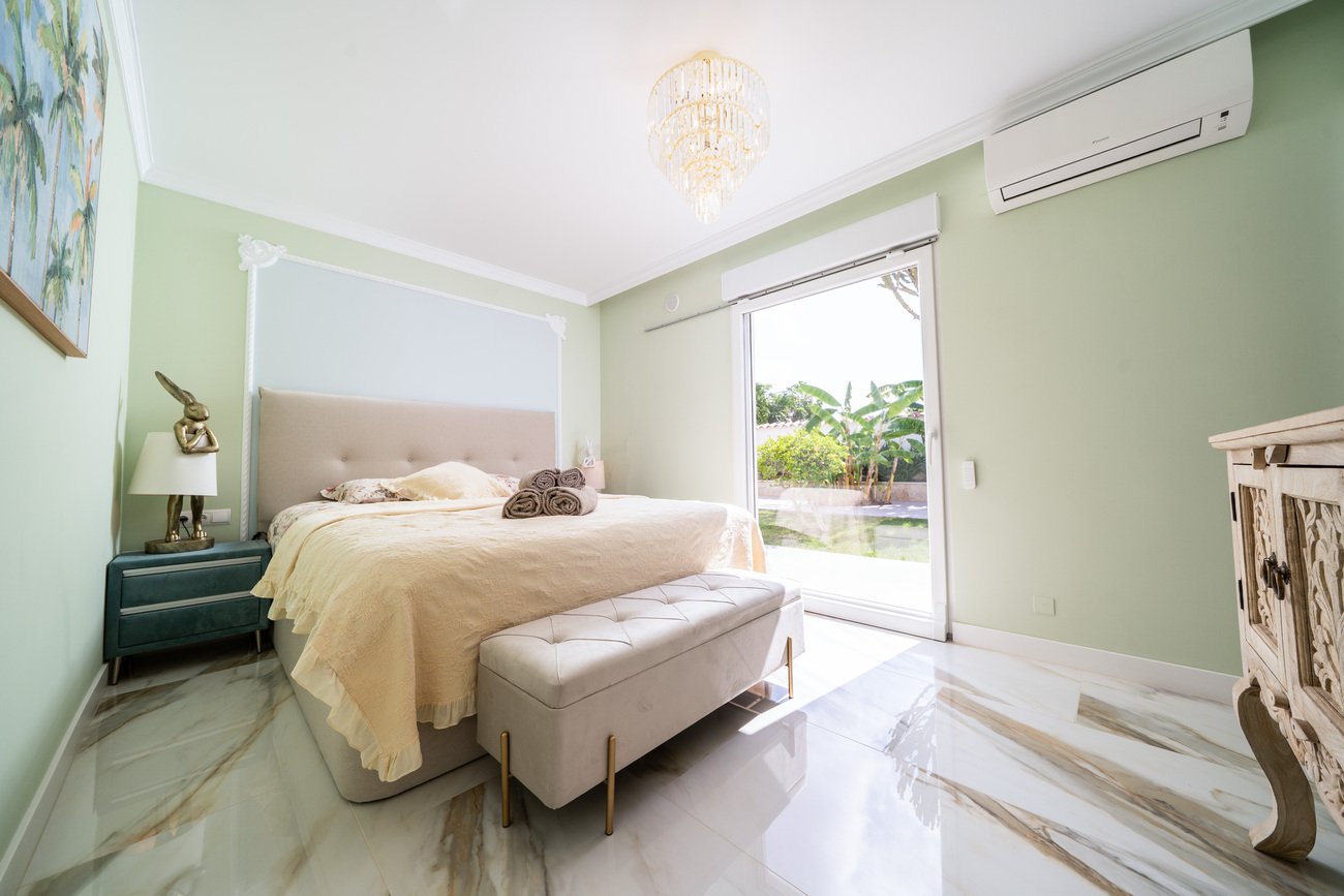 Villa in Torrevieja, Alicante, Spain 4 bedrooms, 201 sq.m. No. 138623