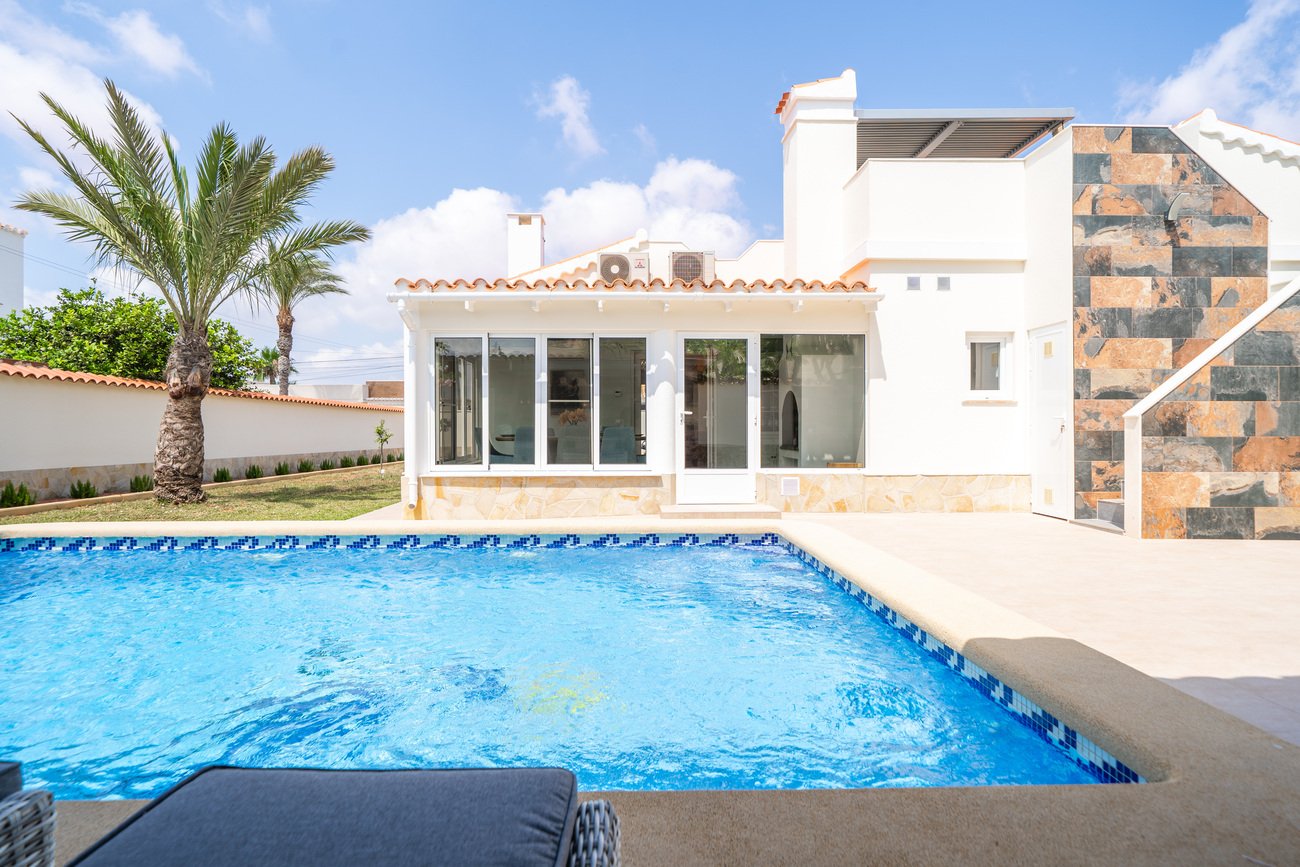 Villa in Torrevieja, Alicante, Spain 4 bedrooms, 201 sq.m. No. 138623