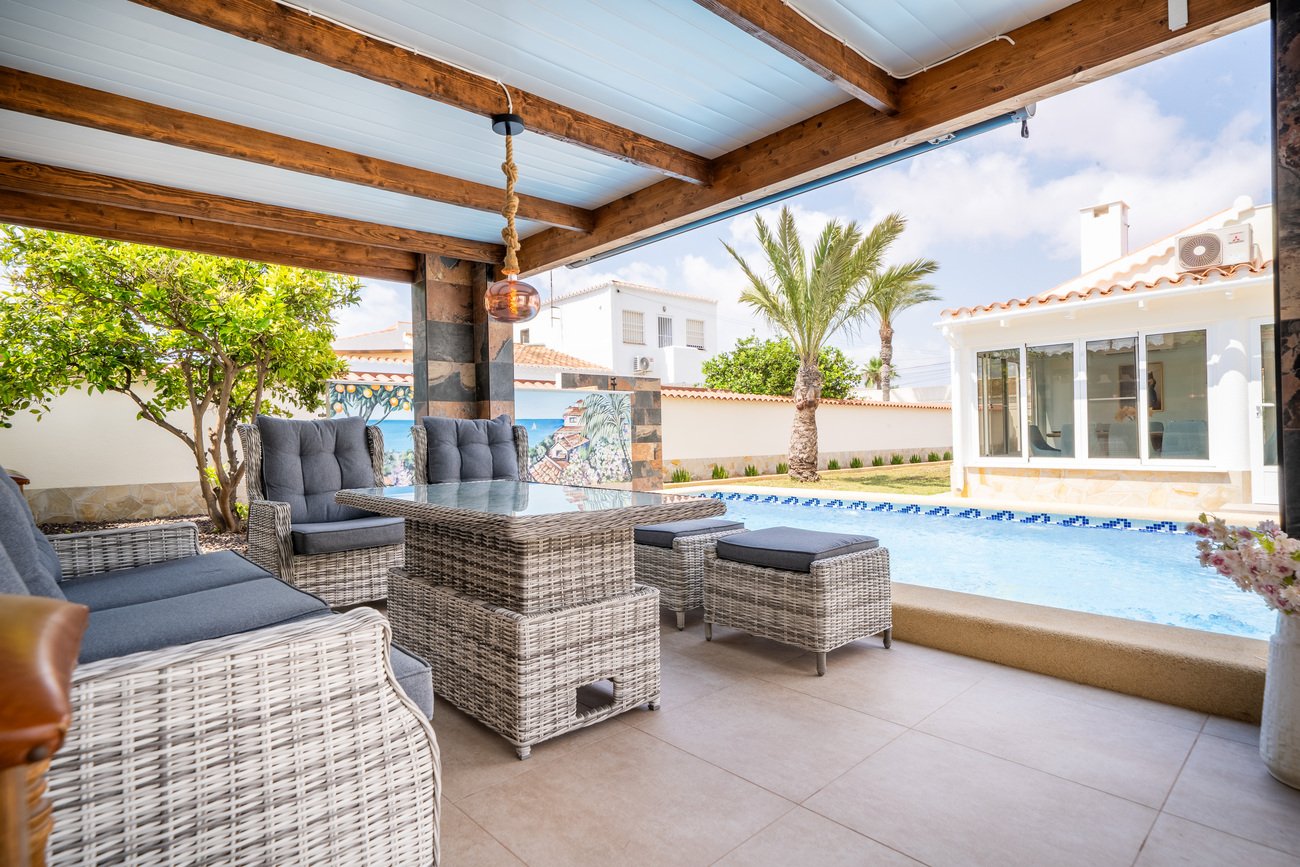 Villa in Torrevieja, Alicante, Spain 4 bedrooms, 201 sq.m. No. 138623