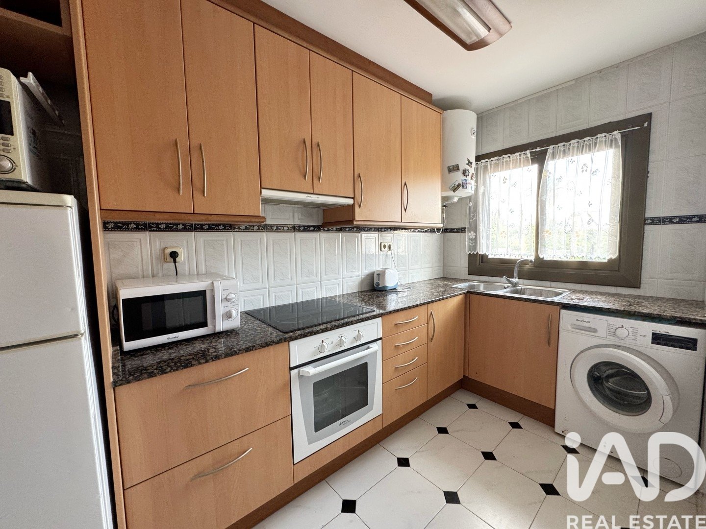 Commercial property in Mont-roig del Camp, Tarragona, Spain 3 bedrooms, 190 sq.m. No. 188176