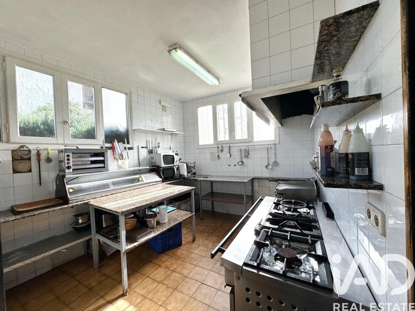 Commercial property in Mont-roig del Camp, Tarragona, Spain 3 bedrooms, 190 sq.m. No. 188176