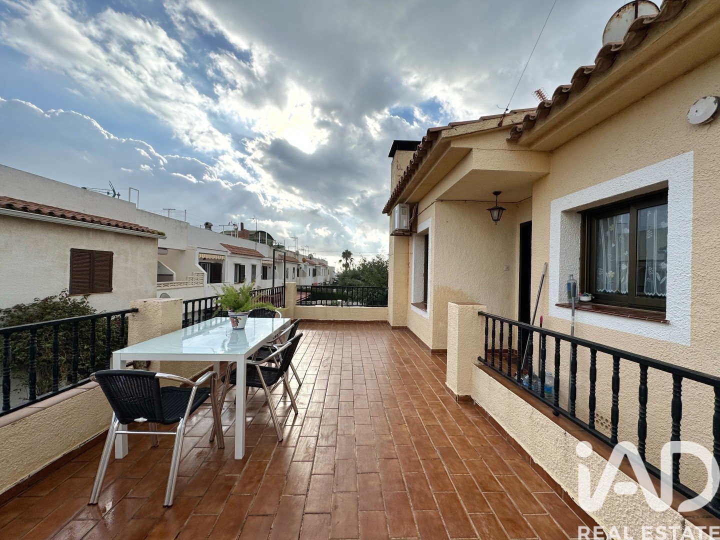 Commercial property in Mont-roig del Camp, Tarragona, Spain 3 bedrooms, 190 sq.m. No. 188176