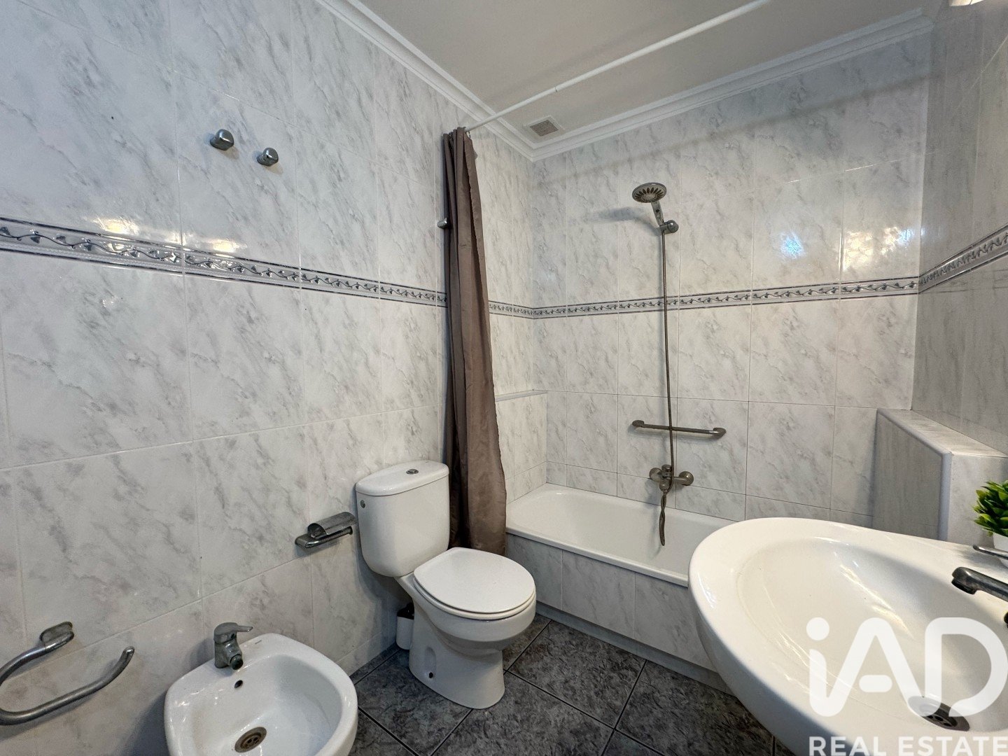 Commercial property in Mont-roig del Camp, Tarragona, Spain 3 bedrooms, 190 sq.m. No. 188176