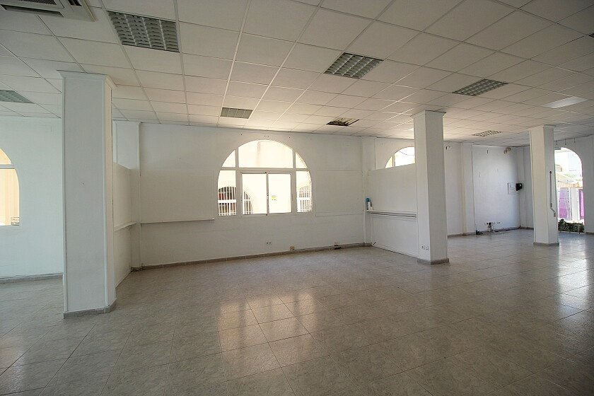 Propiedad comercial en La Zenia, Alicante, España 300 m2 No. 103550