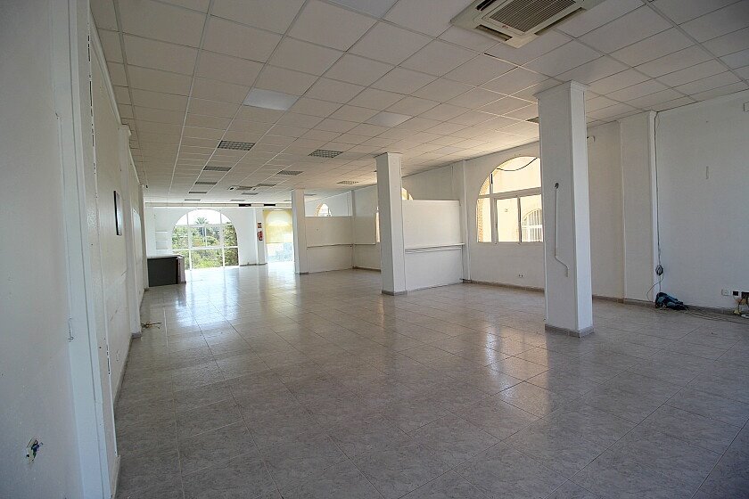 Propiedad comercial en La Zenia, Alicante, España 300 m2 No. 103550