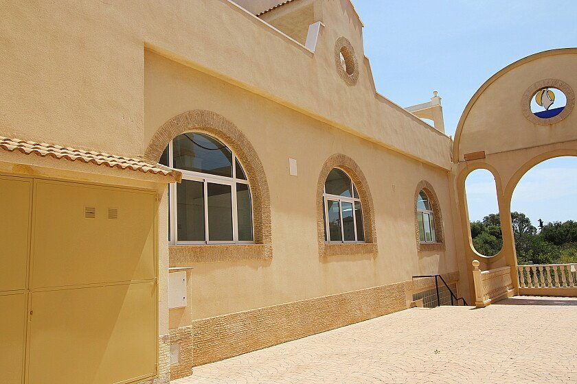 Propiedad comercial en La Zenia, Alicante, España 300 m2 No. 103550