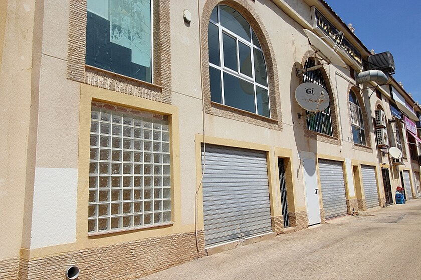 Propiedad comercial en La Zenia, Alicante, España 300 m2 No. 103550