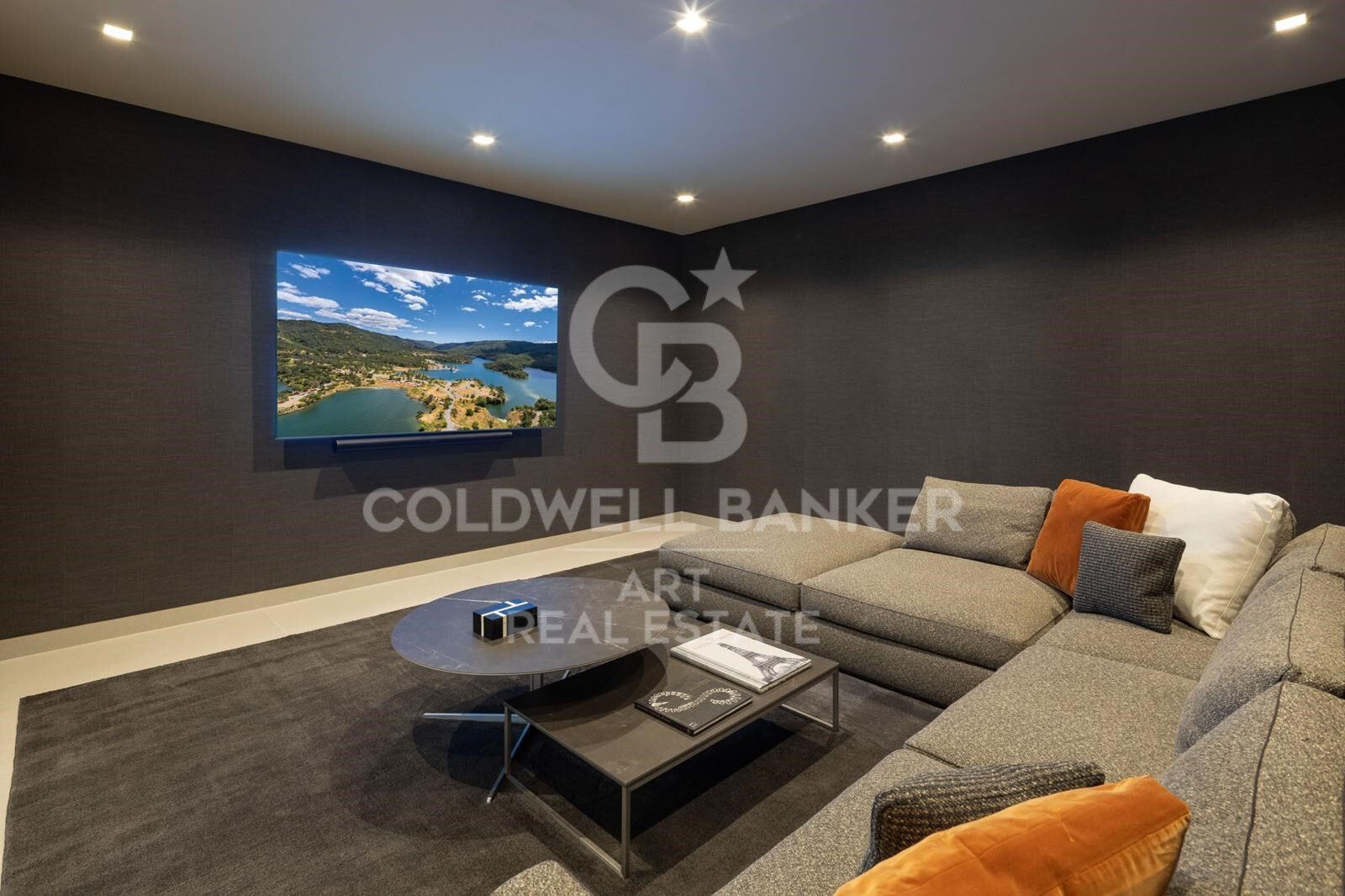Villa in Benahavis, Malaga, Spain 5 bedrooms, 540 sq.m. No. 157446
