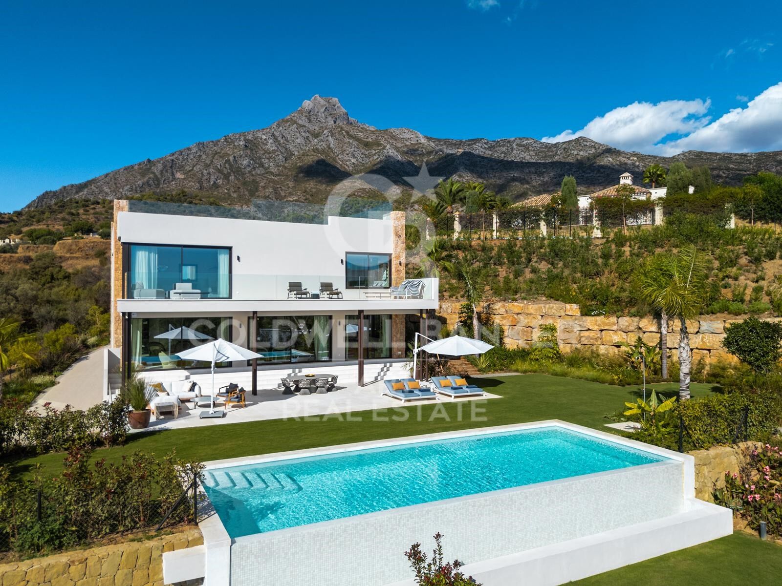 Villa i Marbella, Malaga, Spanien 5 sovrum, 825 kvm. Nr. 157443