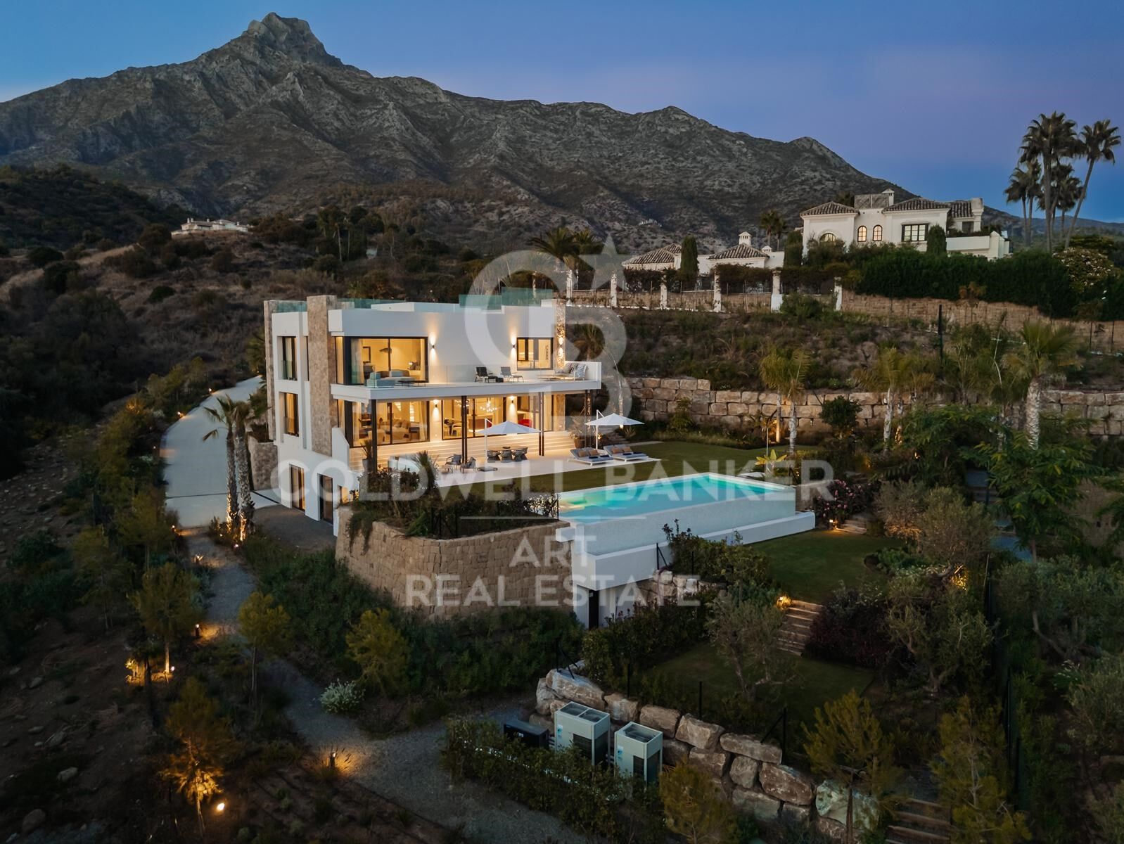 Villa i Marbella, Malaga, Spanien 5 sovrum, 825 kvm. Nr. 157443