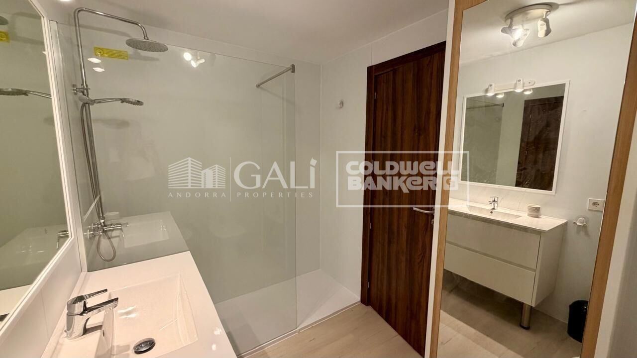 Apartment à Principado De Andorra (Ninguna Poblacion Tiene C.P.), Lleida, Espagne 4 chambres, 130 m2 No. 178432