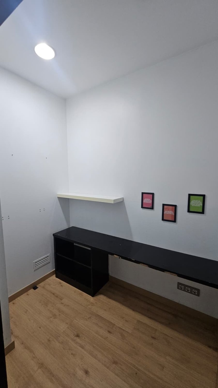 Commercial property in L'Eixample, Barcelona, Spain 103 sq.m. No. 150068