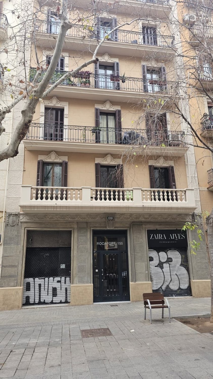 Commercial property in L'Eixample, Barcelona, Spain 103 sq.m. No. 150068