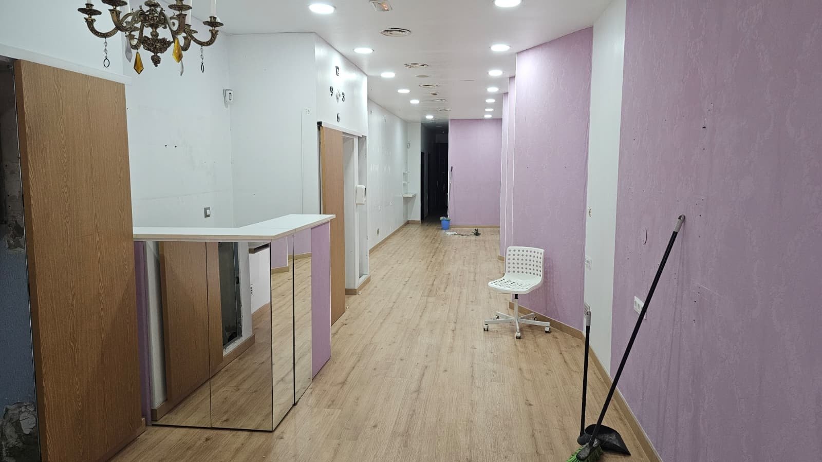 Commercial property in L'Eixample, Barcelona, Spain 103 sq.m. No. 150068