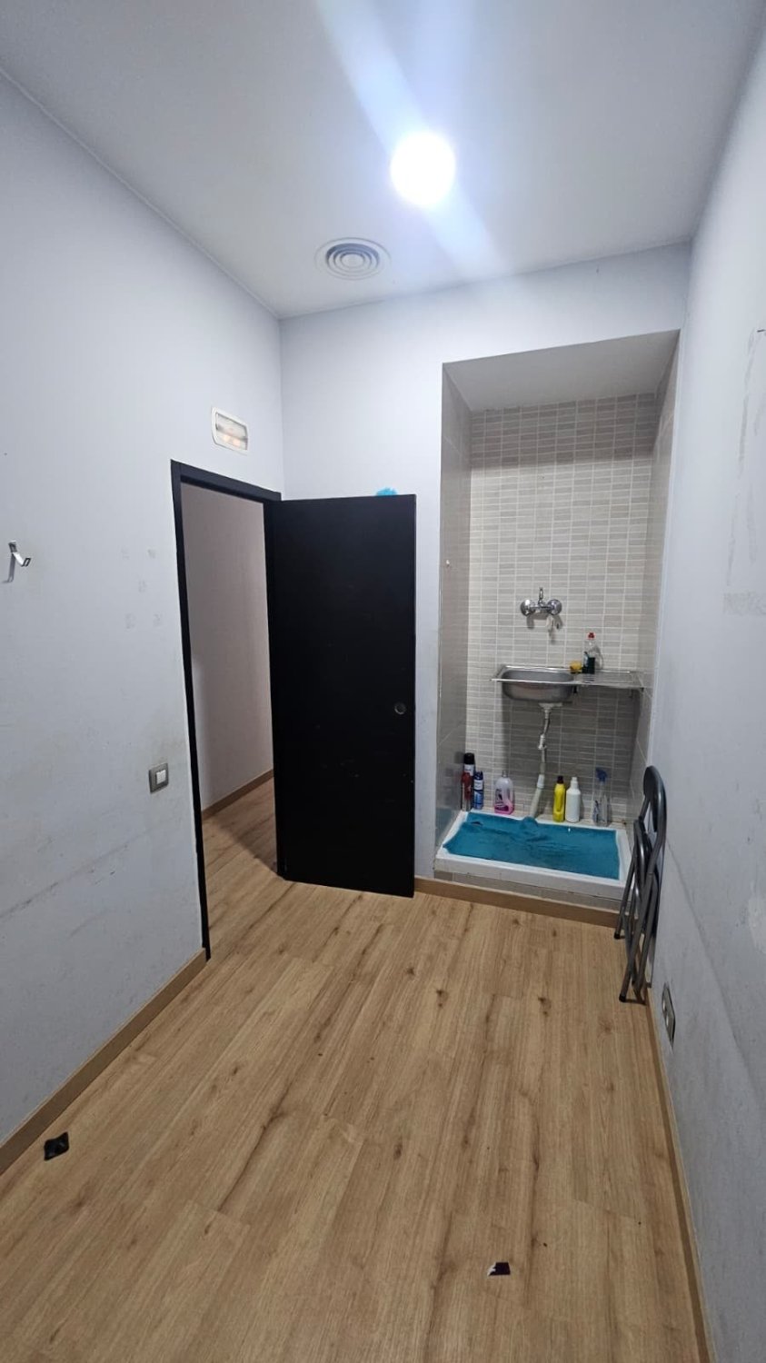 Commercial property in L'Eixample, Barcelona, Spain 103 sq.m. No. 150068
