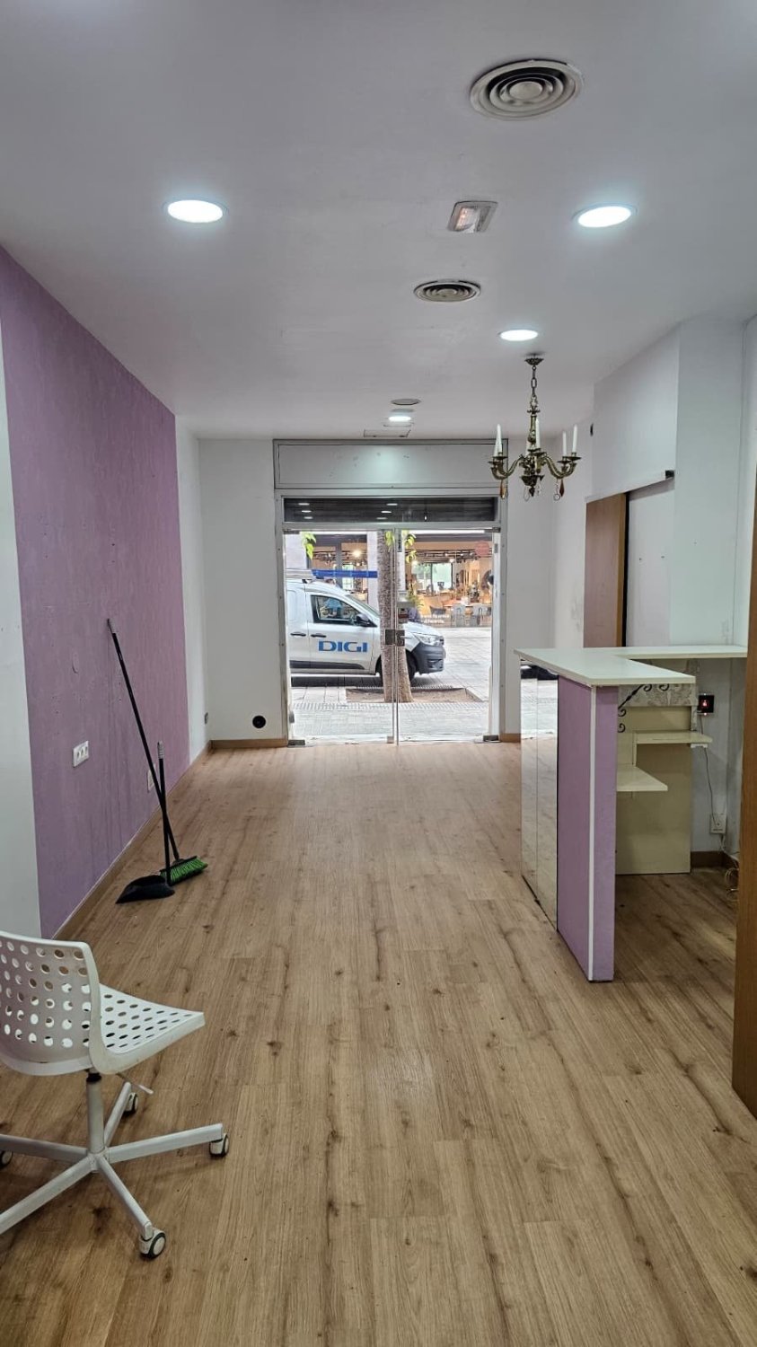 Commercial property in L'Eixample, Barcelona, Spain 103 sq.m. No. 150068