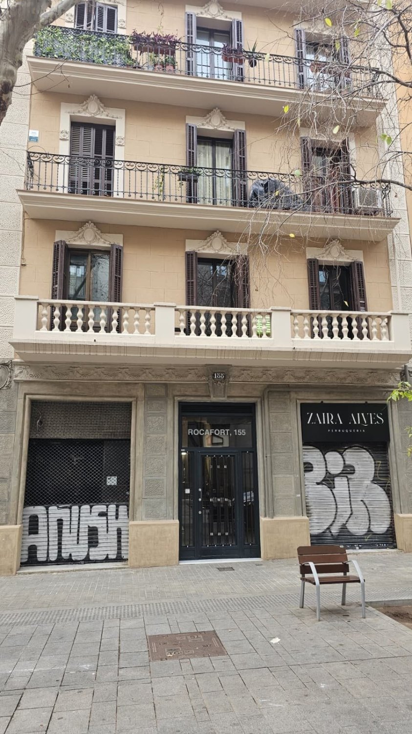 Commercial property in L'Eixample, Barcelona, Spain 103 sq.m. No. 150068