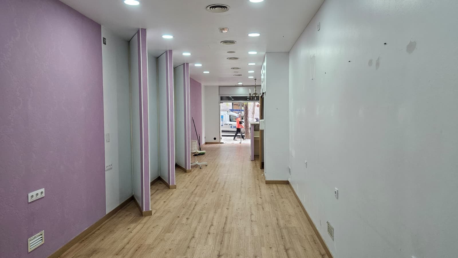 Commercial property in L'Eixample, Barcelona, Spain 103 sq.m. No. 150068