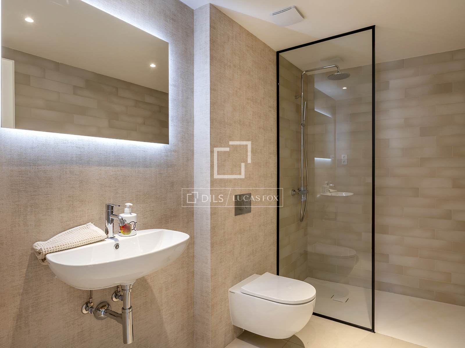 Appartamento a Barcelona, Spagna 3 camere da letto, 166 mq. N° 164638