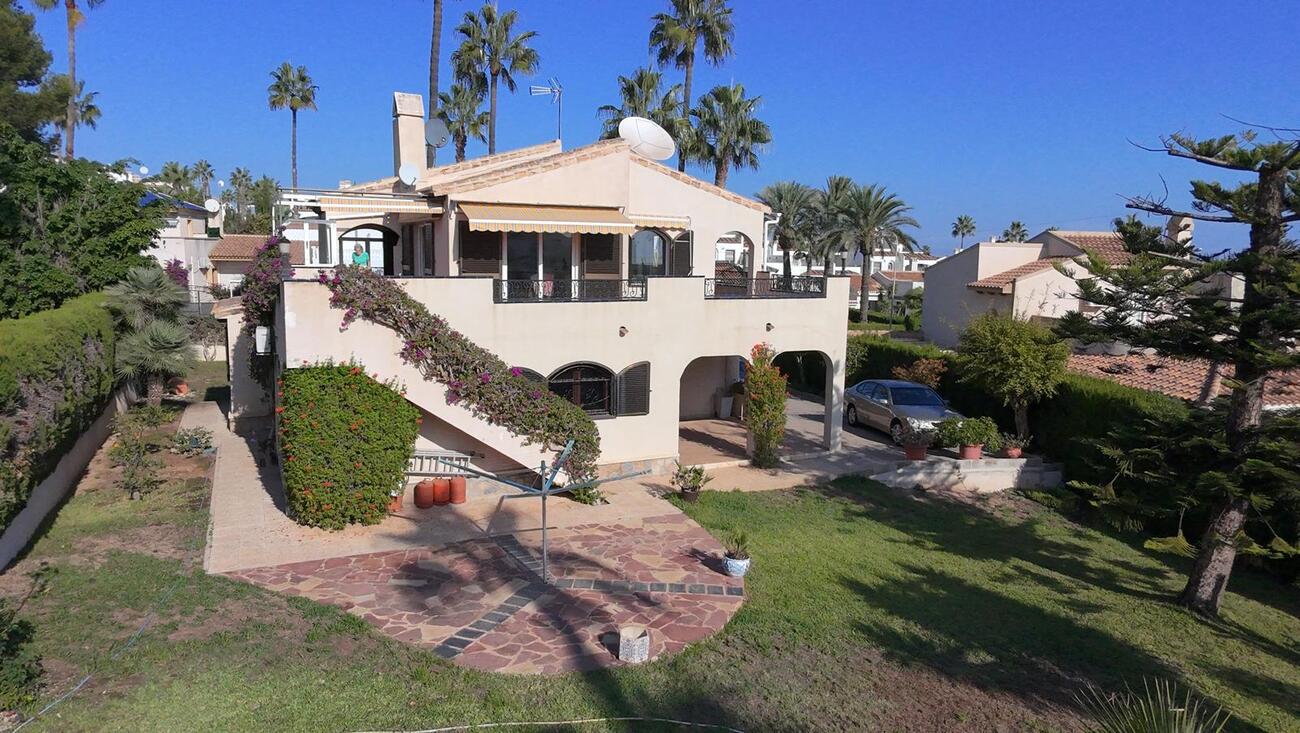Villa in Villamartin, Alicante, Spain 3 bedrooms, 140 sq.m. No. 148397