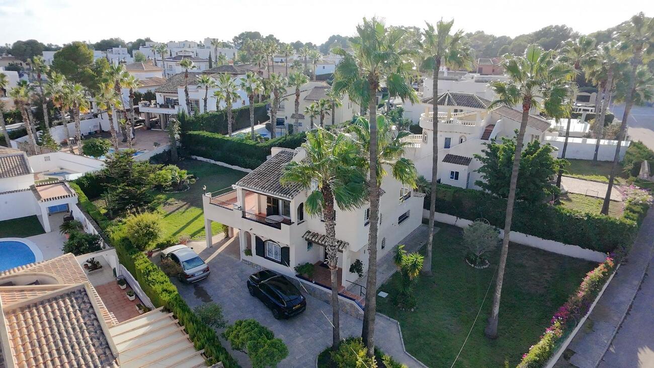 Villa in Villamartin, Alicante, Spain 3 bedrooms, 140 sq.m. No. 148397