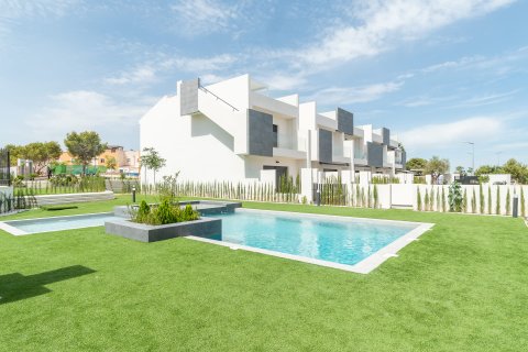 Bungalow à Torrevieja, Alicante, Espagne 3 chambres, 82 m2 No. 134644