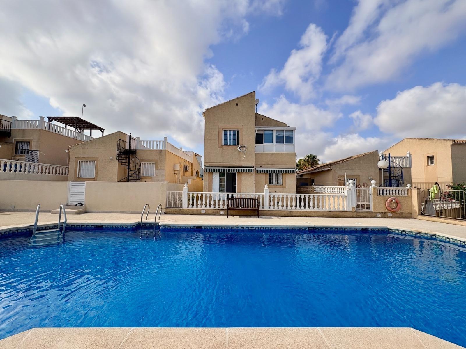 Сasa en Torrevieja, Alicante, España 4 dormitorios, 127 m2 No. 193006