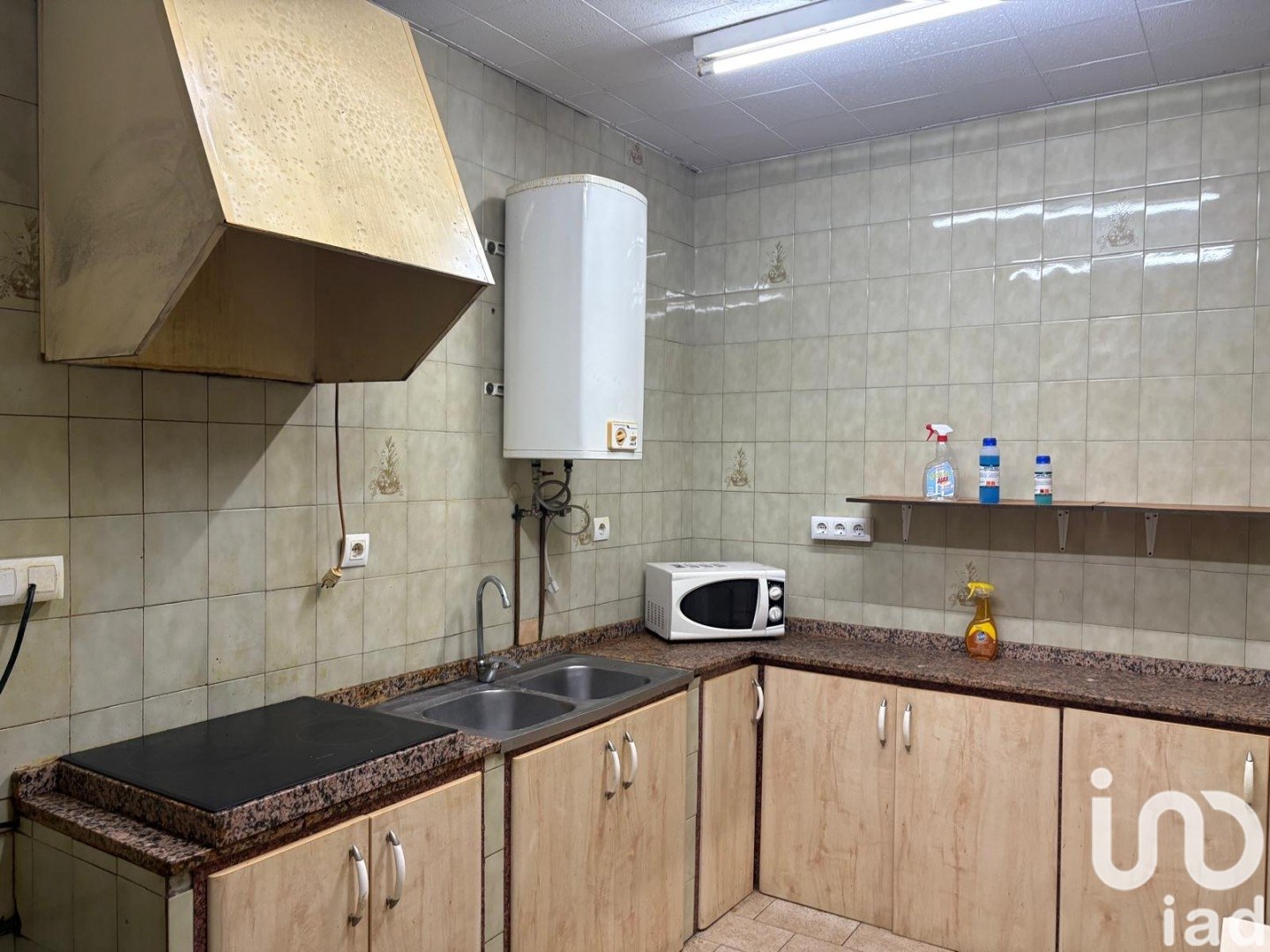 Commercial property à Aviles, Asturias, Espagne 76 m2 No. 185640