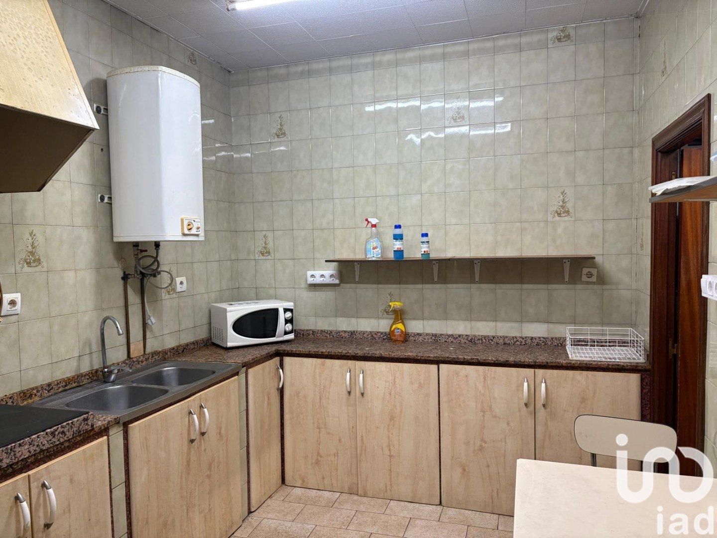 Commercial property à Aviles, Asturias, Espagne 76 m2 No. 185640