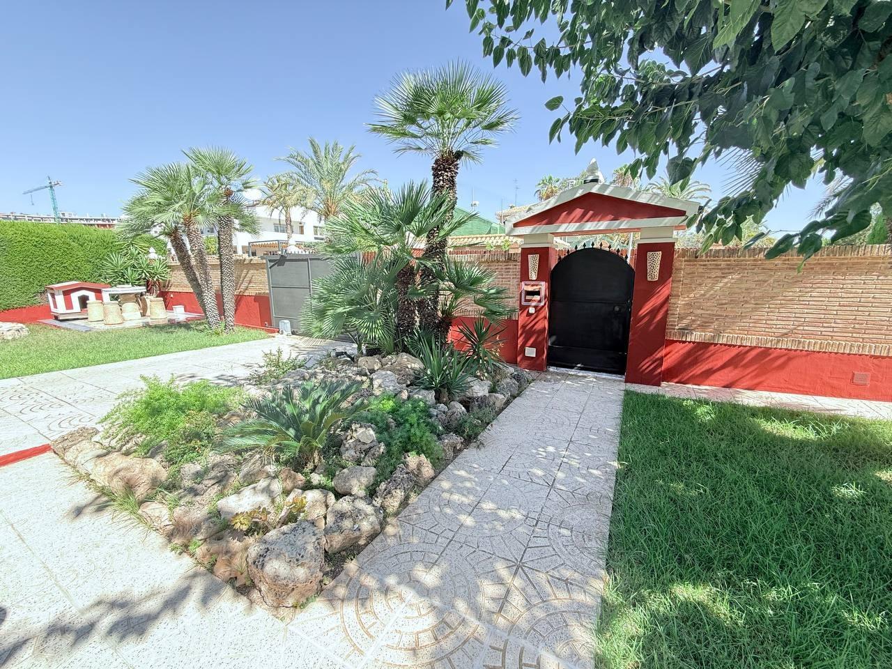 Villa in Dehesa De Campoamor, Alicante, Spanien 5 Schlafzimmer, 280 m2 Nr. 138005