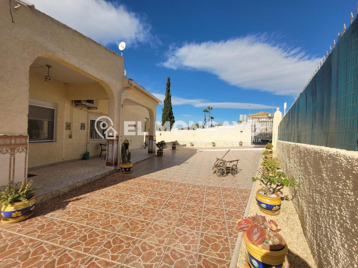 Villa à San Fulgencio, Alicante, Espagne 3 chambres, 212 m2 No. 149094