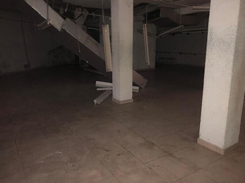 Veikals Badalona, Barcelona, Spānijā 215 m2 Nr. 191528
