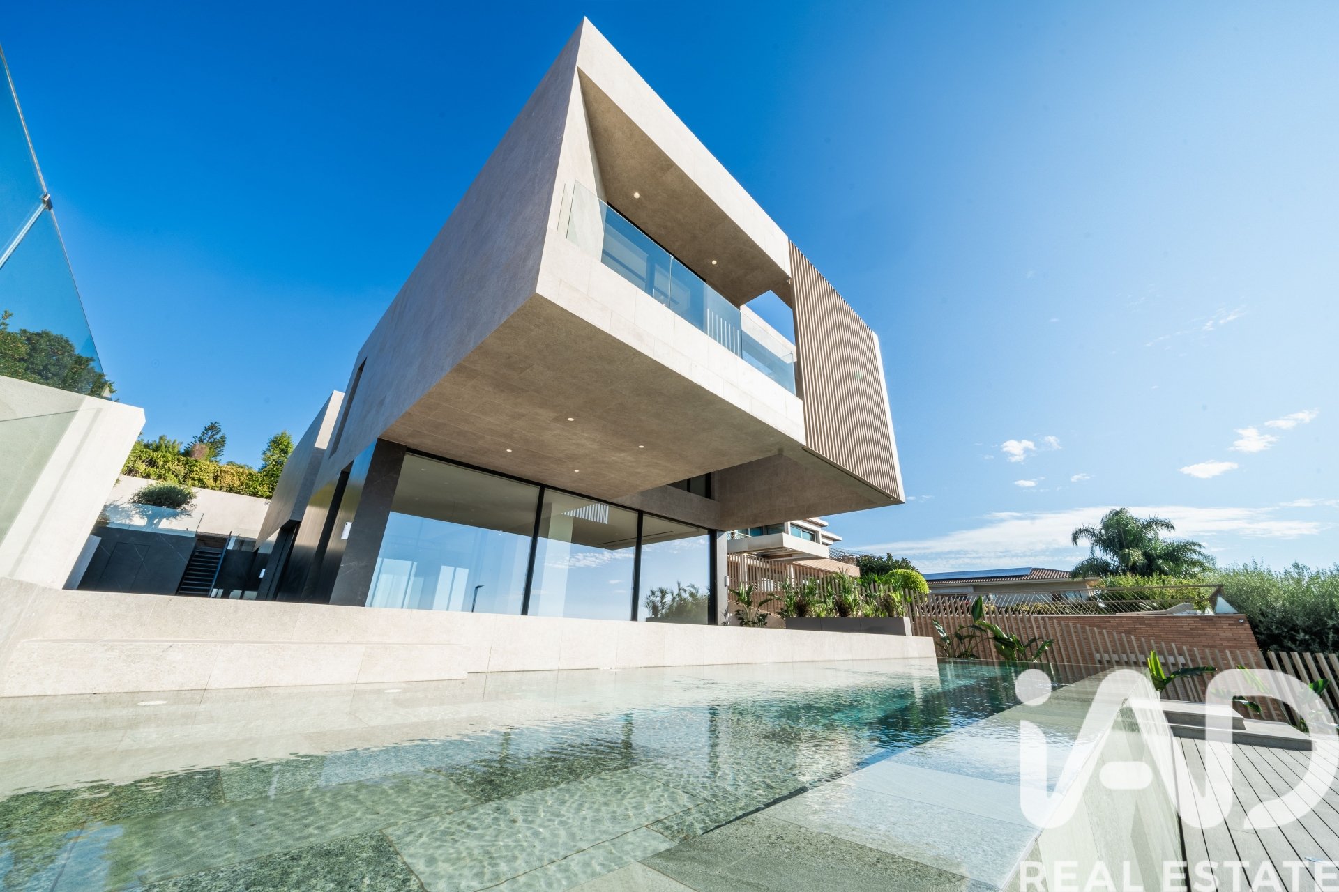 Hus i Teia, Barcelona, Spanien 4 sovrum, 611 kvm. Nr. 172339