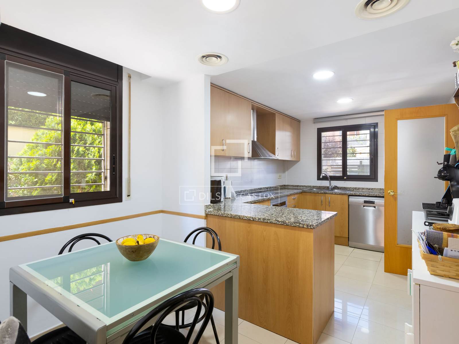 Huvila Cabrils, Barcelona, Espanja 5 makuuhuonetta, 271 m2 No. 193672