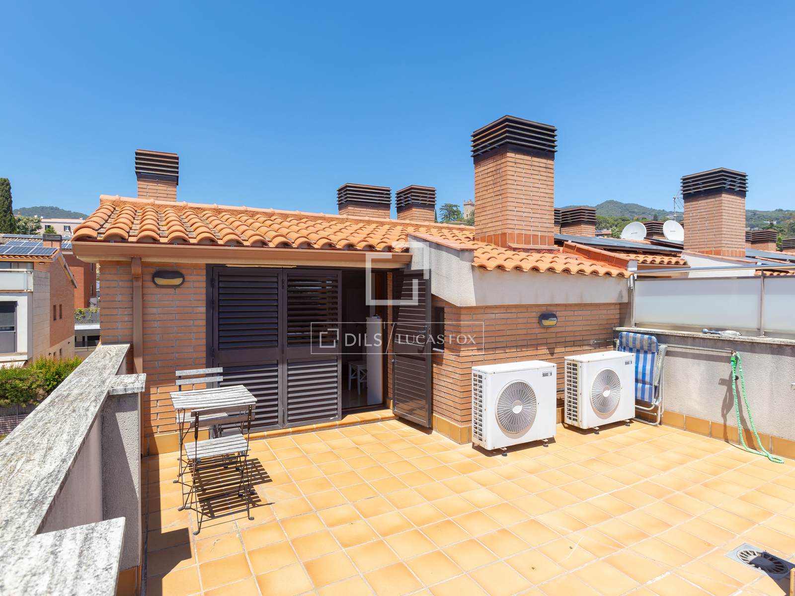 Huvila Cabrils, Barcelona, Espanja 5 makuuhuonetta, 271 m2 No. 193672