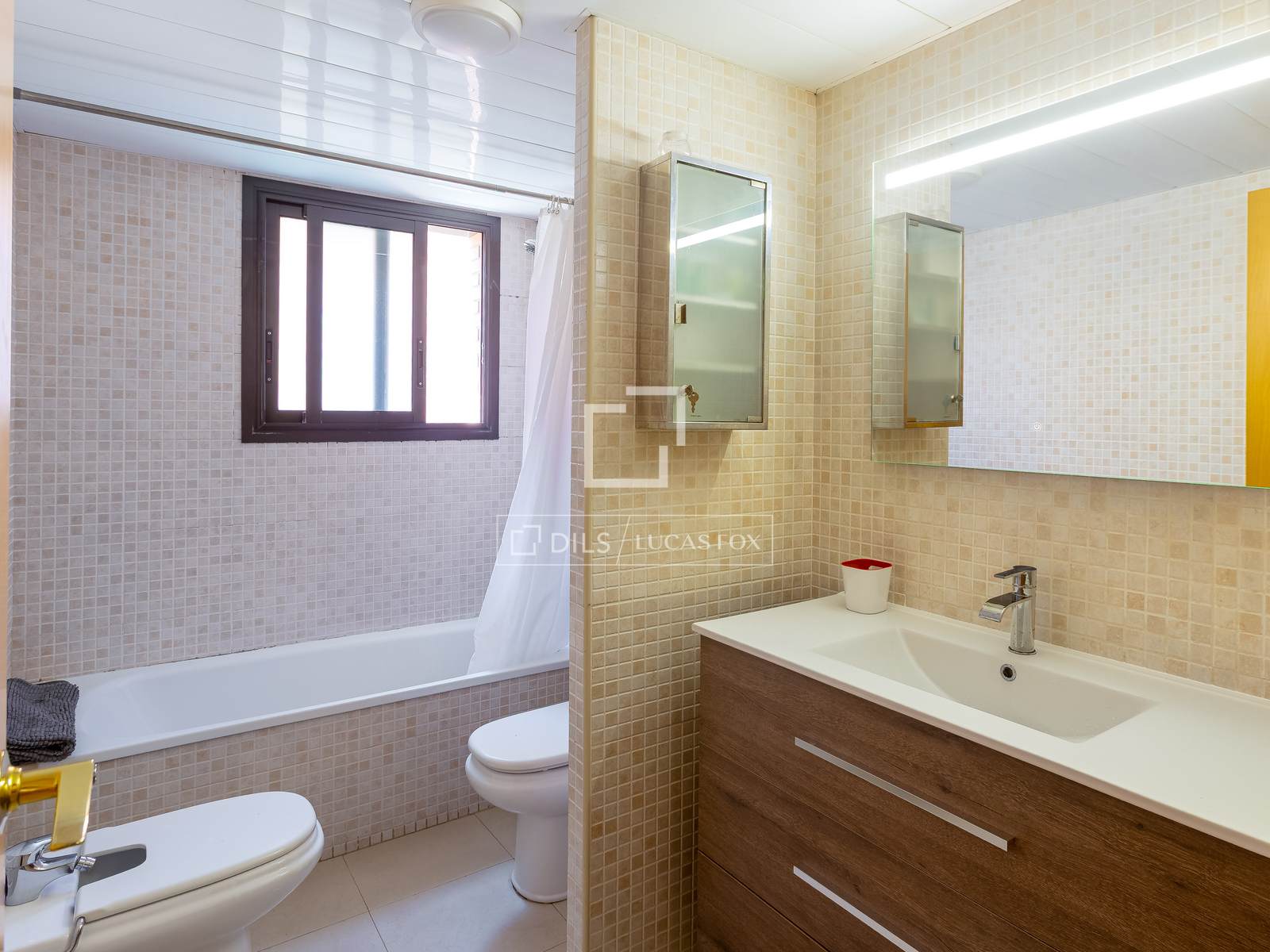 Huvila Cabrils, Barcelona, Espanja 5 makuuhuonetta, 271 m2 No. 193672