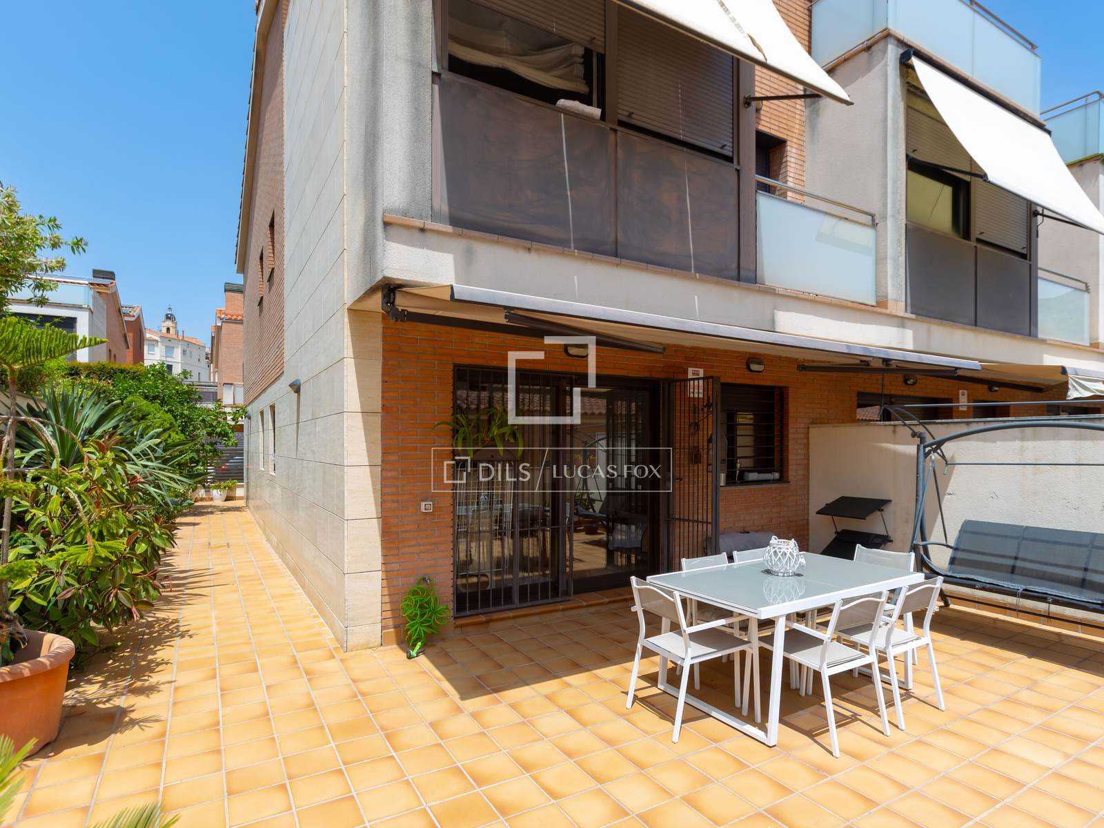 Huvila Cabrils, Barcelona, Espanja 5 makuuhuonetta, 271 m2 No. 193672