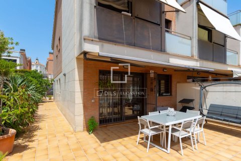 Huvila Cabrils, Barcelona, Espanja 5 makuuhuonetta, 271 m2 No. 193672