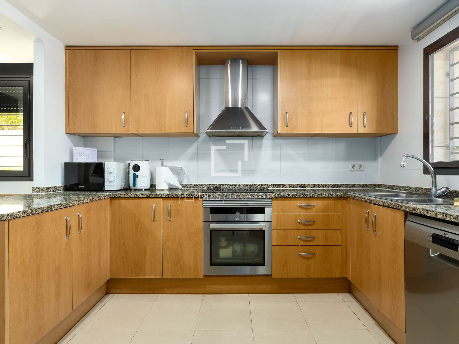 Huvila Cabrils, Barcelona, Espanja 5 makuuhuonetta, 271 m2 No. 193672