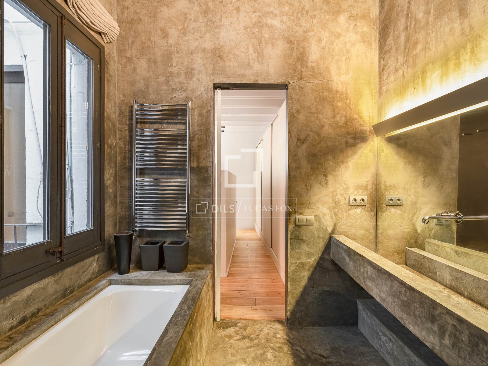 Apartamento en Barcelona, España 2 dormitorios, 146 m2 No. 193674