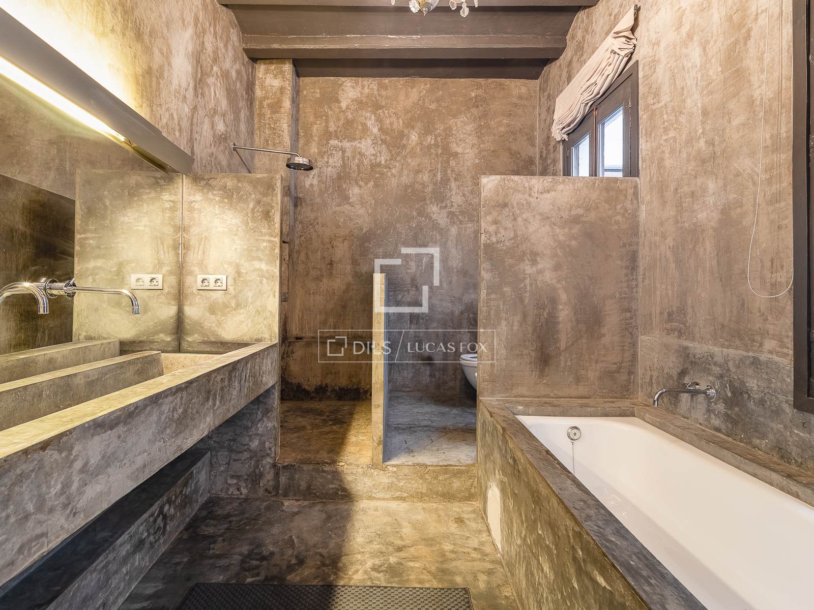 Apartamento en Barcelona, España 2 dormitorios, 146 m2 No. 193674