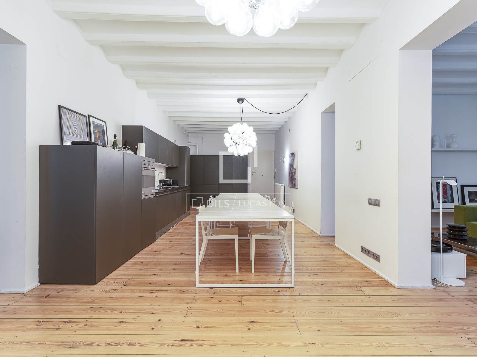 Apartamento en Barcelona, España 2 dormitorios, 146 m2 No. 193674