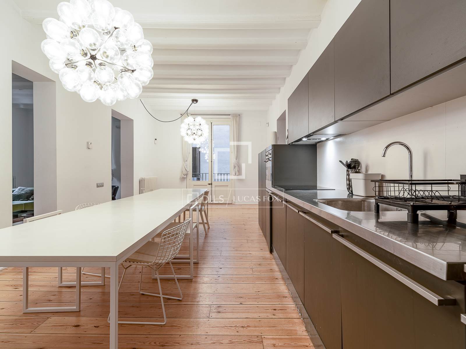 Apartamento en Barcelona, España 2 dormitorios, 146 m2 No. 193674