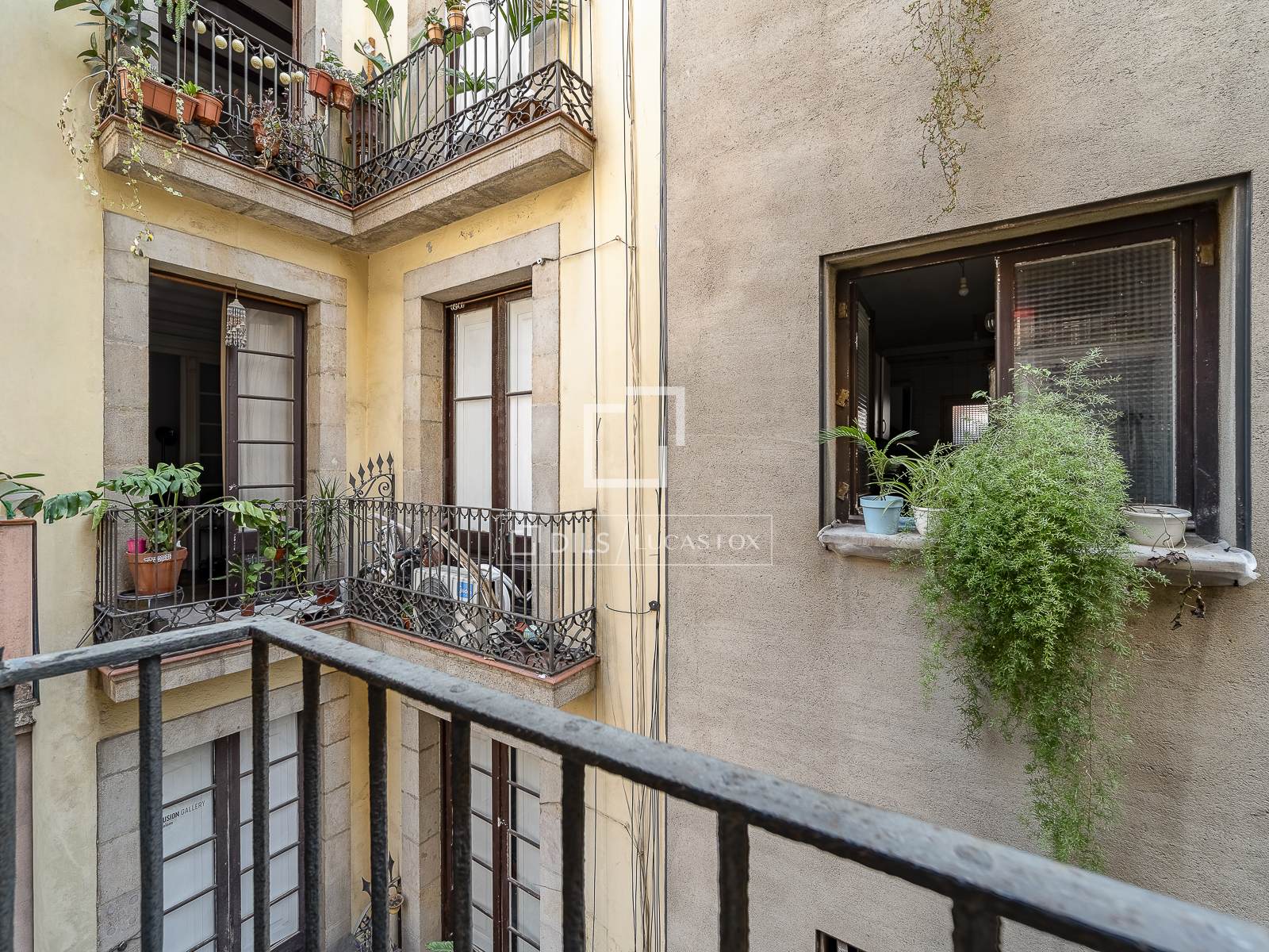 Apartamento en Barcelona, España 2 dormitorios, 146 m2 No. 193674