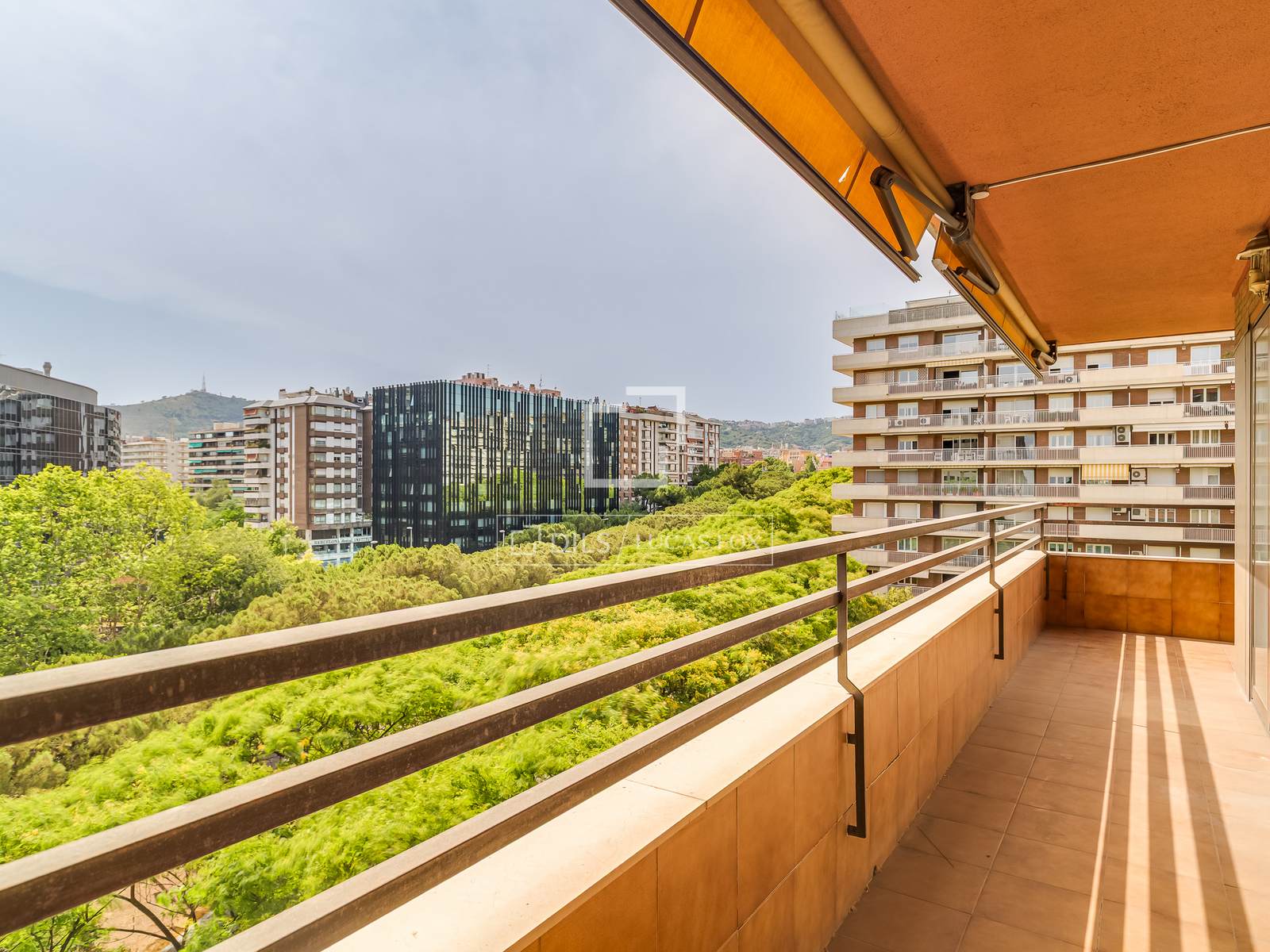 Huoneisto Barcelona, Espanja 4 makuuhuonetta, 144 m2 No. 193673