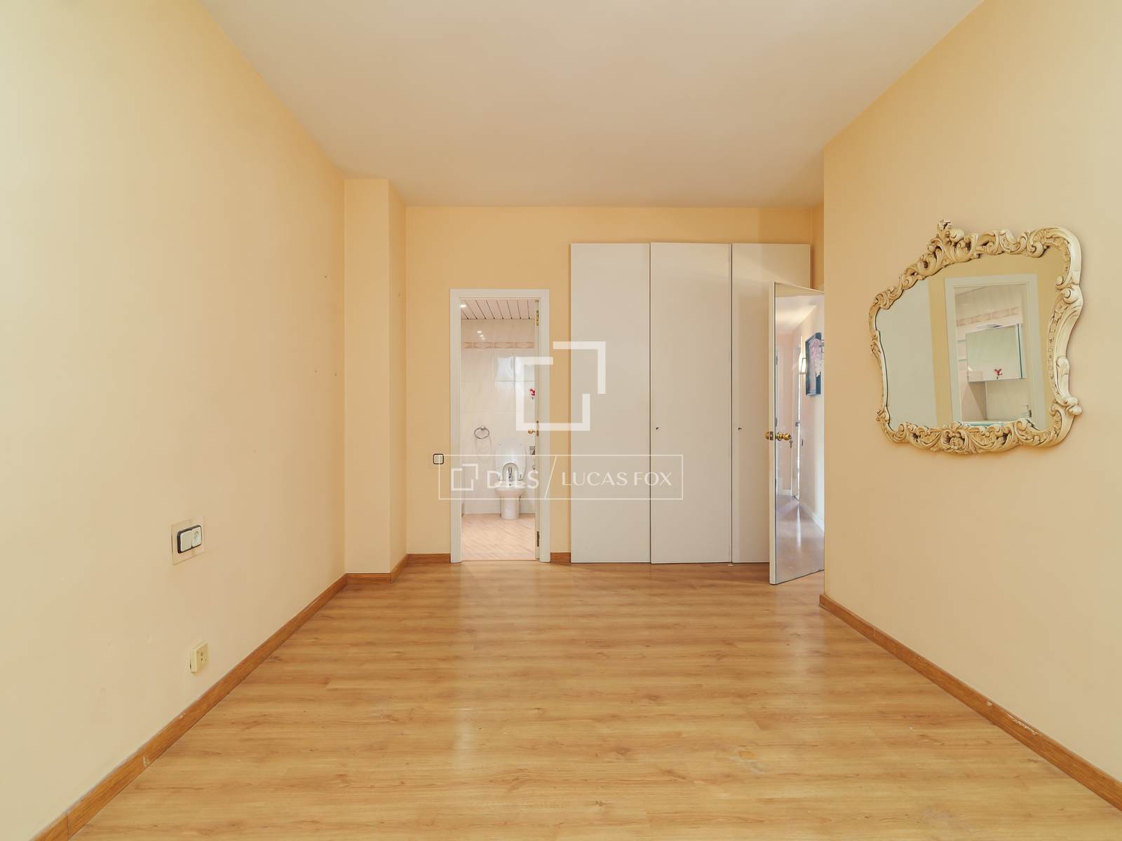 Huoneisto Barcelona, Espanja 4 makuuhuonetta, 144 m2 No. 193673