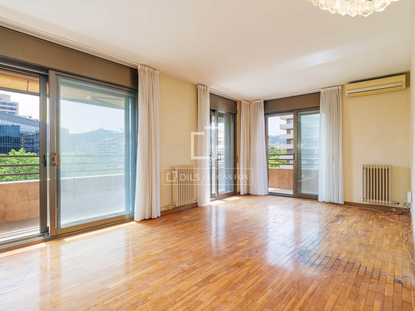 Huoneisto Barcelona, Espanja 4 makuuhuonetta, 144 m2 No. 193673