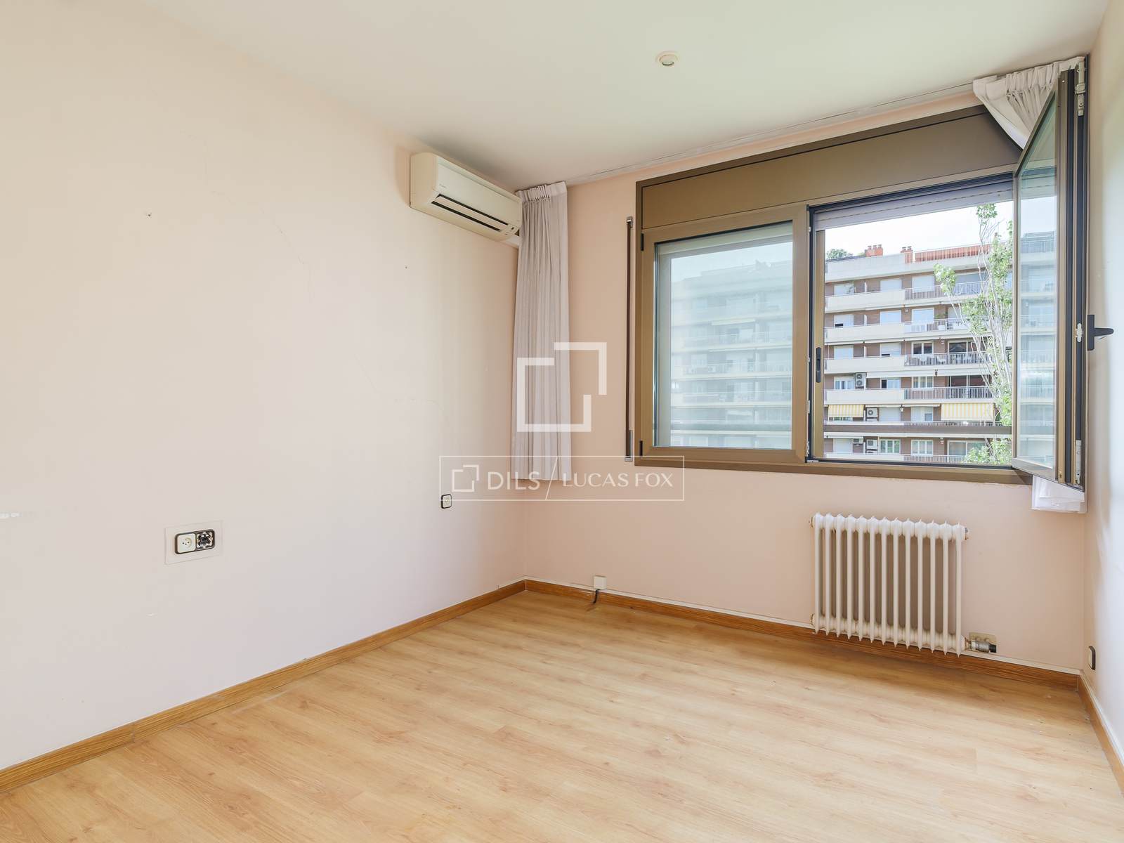 Huoneisto Barcelona, Espanja 4 makuuhuonetta, 144 m2 No. 193673